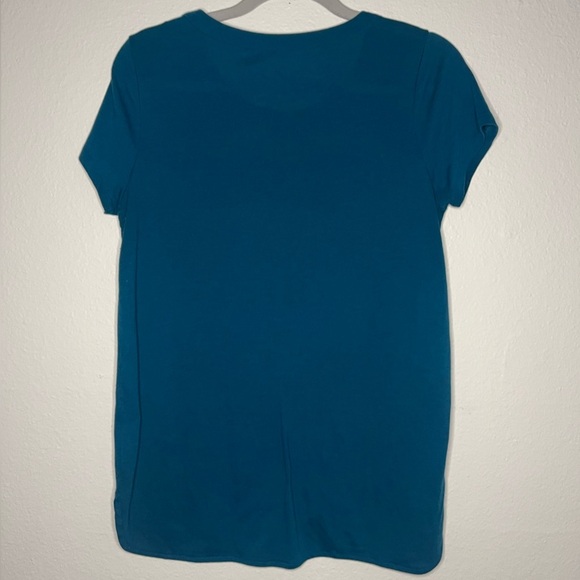 a.n.a Blue Sequin Graphic Tee โ Size M - Picture 4 of 4
